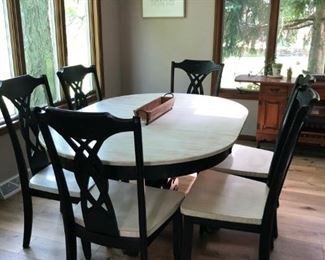 Kitchen table, high-end, with 6 exquiste matching chairs