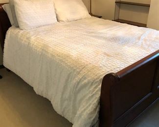 Double sleigh bed, beautiful condition!