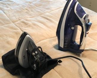 Traveling iron and another iron