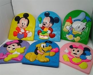 002 Retro Mickey Mouse, Minnie, Donald, Pluto Plastic Puzzles