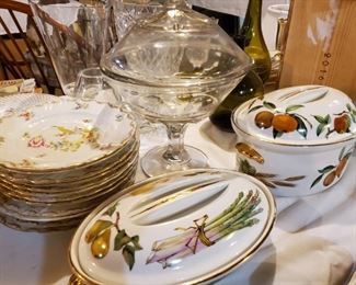 Several sets and individual pieces of china and serving dishes. Beautiful!