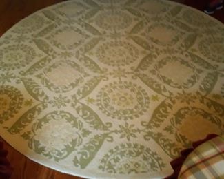 Wool rug. Round. Eight feet in diameter 8'