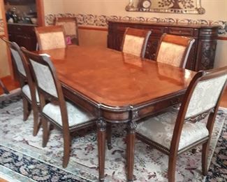 Fining table with leaves and chairs 