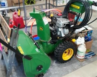John Deere Snow thrower