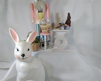WOOD, PLASTIC AND GLASS EASTER ITEMS