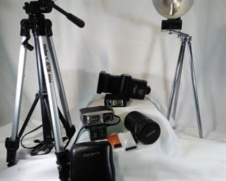 vintage camera flashes, lentar lens and tripod