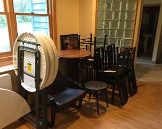 Pub table & 2 chairs 36.5 X 28                                                                