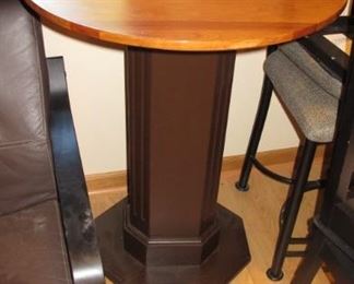 Pub table & 2 chairs 36.5 x 28