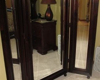 Full length 3 sided Bedroom mirror. 76 x 57
