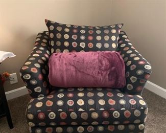 Broyhill Fabric Sitting Chair