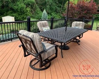 WOODARD CORTLAND CUSHION Outdoor Patio Furniture with Umbrella