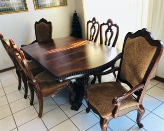 “Universal”dining table and chairs comes with two extra leaves 