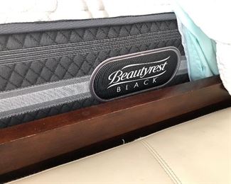 Beautyrest "Black" excellent condition, like new