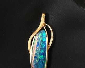 Unique 14k gold opal pendant
This vintage handmade piece was originally purchased in the ‘80’s.
Like new
Measures approximately 2” long x 3/4” wide.