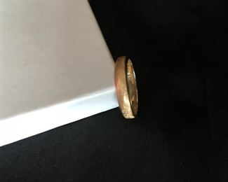 Vintage 14k Gold Diamond Art Wedding Ring Band
Ring size is possibly 6 1/2 or 7.
Good condition.