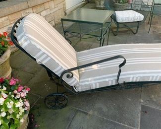 Woodard chaise picture 1 of 2