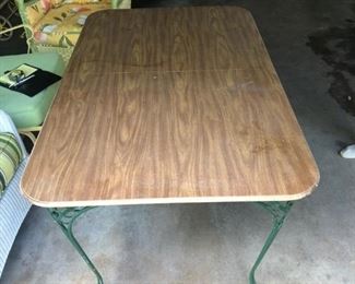 Table - green trim with 5 matching chairs  4'L, 3'W