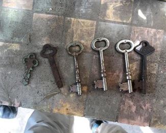 Lots of these skeleton keys 