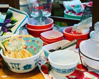VINTAGE PYREX