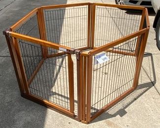Lot 1044 Buy it Now $65.00 5 Panel Dog Pen and Gate Each Panel is 31" W x 31.5" H Makes for a Substantial Space	Gate 25" x 31.5" H