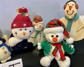 Lot 1063.Buy it Now $36.00 Multiple Snowmen Lot. 7 pieces. Lot includes small draft dodger Snowman, stuffed caroling Santa trio with a tree, small plush snowman with tartan hat and scarf, mini straw broom ball snowman, and set of 3 metal snowmen with booted feet.	3" to 12"