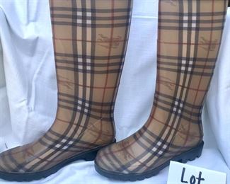 Lot 1160  $80.00  Wow here's a great deal on authentic   Burberry Nova Check Haymarket Rain Boots Size 41 Euro = Size 10 US in Women's sizes