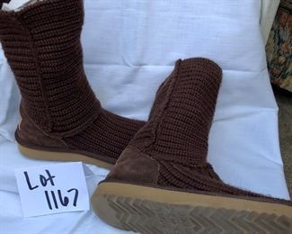 Lot 1167.  Brown knit UGGS size 10  $30