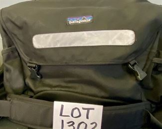 Lot 1302. $35.00 Patagonia soft-sided messenger bag. 