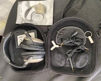 Lot 1271. Buy it Now $40.00 Bose Quietcomfort 2 Noise Cancelling Headphones with Case, Tested Working. 