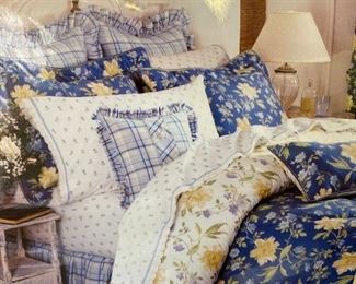 Lot 1407.  Laura Ashley Twin comforter setLot 1407.  $55.00.  Laura Ashley Twin comforter set (comforter, standard pillow sham, bed skirt). Looks pretty close to new. 
