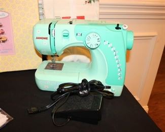 JANOME HELLO KITTY SEWING MACHINE WITH FOOT PEDAL 