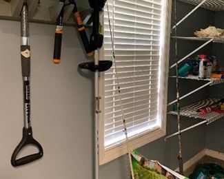 #29	Greenworks Pro 60 volt electric weed eater comes with 12 volt lithium battery. Bought 1 year ago.	 $40.00 
