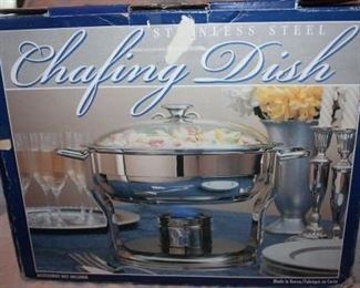 NEW (Photo #1) - Culinary Essentials, 4 Quart, 3.7 liter, Round Stainless Steel Chafing Dish. $60 (retail is $99)