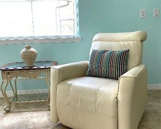 Elran Motorized Leather Recliner (Ladies size)