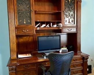 Sligh "Loredo" Executive Desk with Hutch                     
*THIS ITEM AVAILABLE FOR PRE-SALE