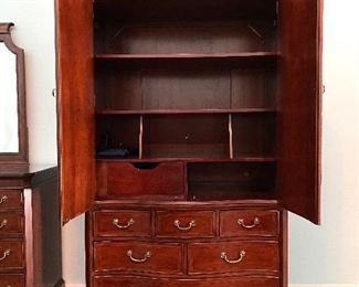 Traditional 4-Post King  Bedroom Suite includes Bed, Pair Night Stands, Dresser with Mirror, Gentleman's Wardrobe. *THIS SET AVAILABLE FOR PRE-SALE