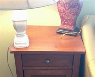 End Table w/Cabinet - Table Lamps