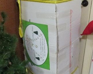 Neuman Christmas tree - 9'