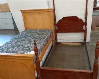 twin beds, trundle bed