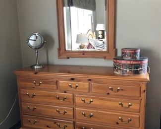 Thomasville dresser with mirror
