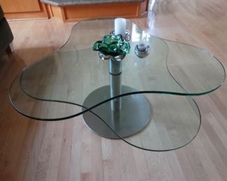 Coffee table glass rotates