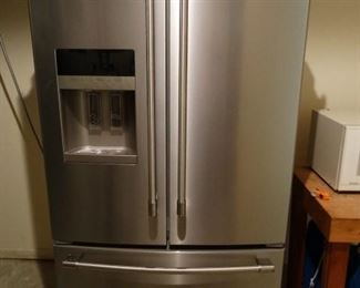 Maytag 25 Cubic ft.  Like New (purchased 1 year ago)