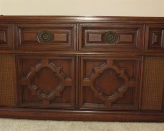 Magnavox console stereo