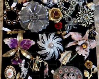 Vintage Brooches & Pins