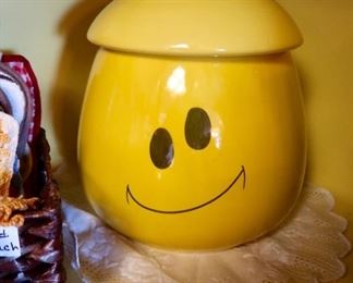 Cute SMILEY Cookie Jar