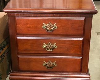 https://www.ebay.com/itm/124268173726	LAN9927: Early American Nightstand #3 Local Pickup	Auction	 Starts After 6PM 07/22/2020 
