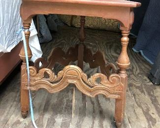 https://www.ebay.com/itm/114315475110	LAN9929: Antique 3 Sided Wood Table Local Pickup	Auction	 Starts After 6PM 07/22/2020 

