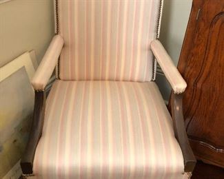 https://www.ebay.com/itm/124267527266	PR1030: Vintage Clothe and Walnut Occasional / Accent Chair  Local Pickup	Auction	 Starts After 6PM 07/22/2020 
