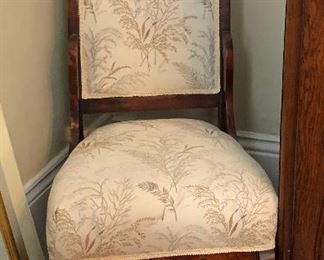 https://www.ebay.com/itm/114314517549	PR1044: Antique Walnut Accent Chair with Cloth Seat and Back 19 C Local Pickup	Auction	 Starts After 6PM 07/22/2020 
