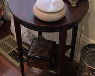https://www.ebay.com/itm/114314517920	PR1056: Round Accent / End Table Walnut Local Pickup	Auction	 Starts After 6PM 07/22/2020 
